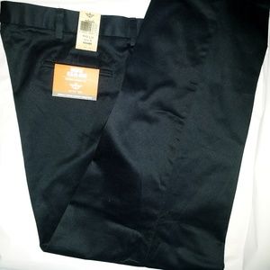 Dockers Men's 42X32 Black Classic Khaki